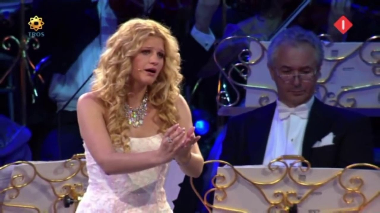 AVE MARIA in good sound by Mirusia Louwerse with André Rieu (2008 ...