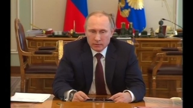 Putin says Russia to honor gas deals with Europe