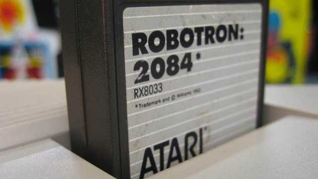 Classic Game Room - ROBOTRON 2084 review for Atari Computers