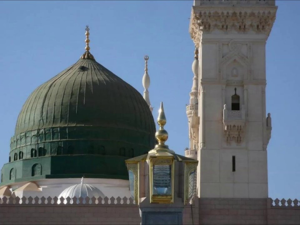 Medine - Peygamber Efendimiz'in (as) Selamlanması (Yeşil Kubbe karşısından - UZUN) / Adnan Şensoy