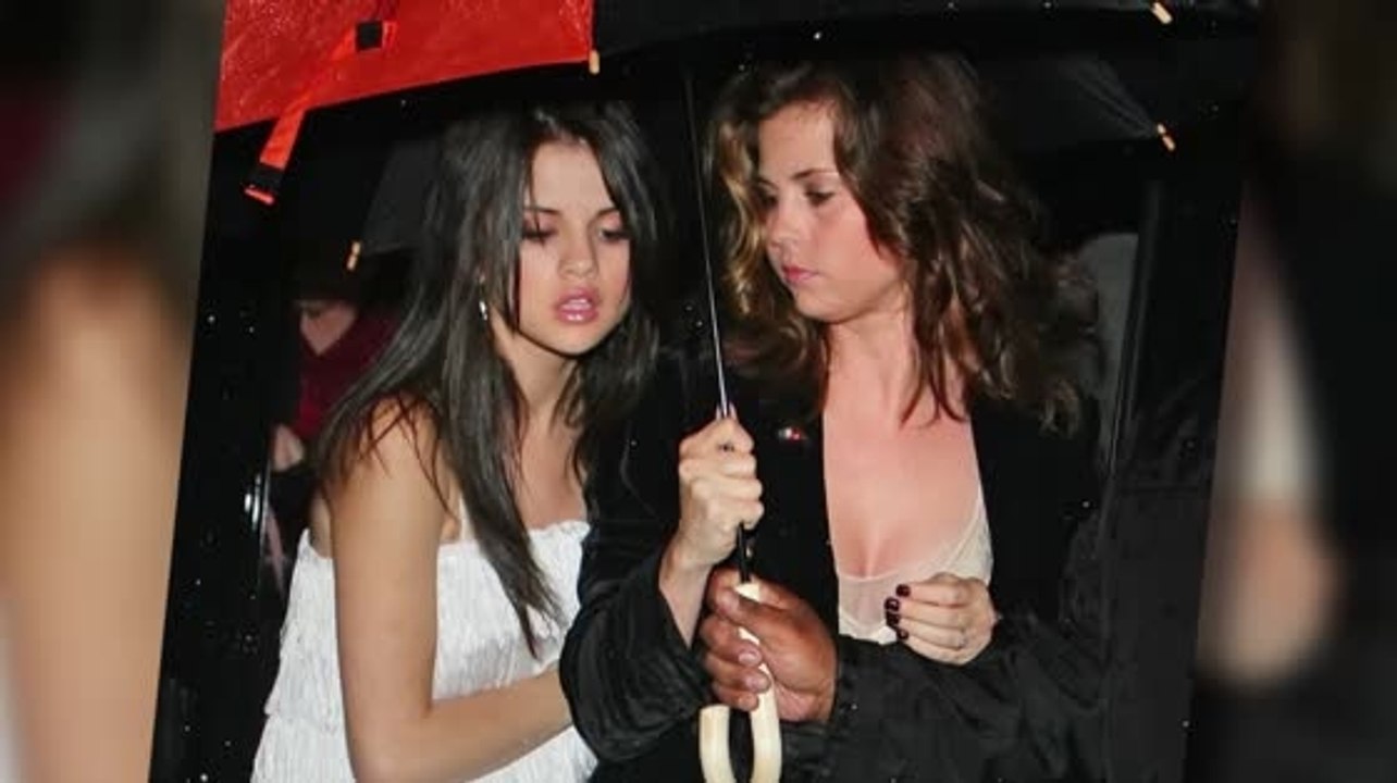 Selena gomez feuert ihre eltern