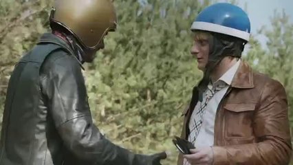 Aldo (et sa Vespa 125 cc) n'a pas bien compris "l'esprit motard"