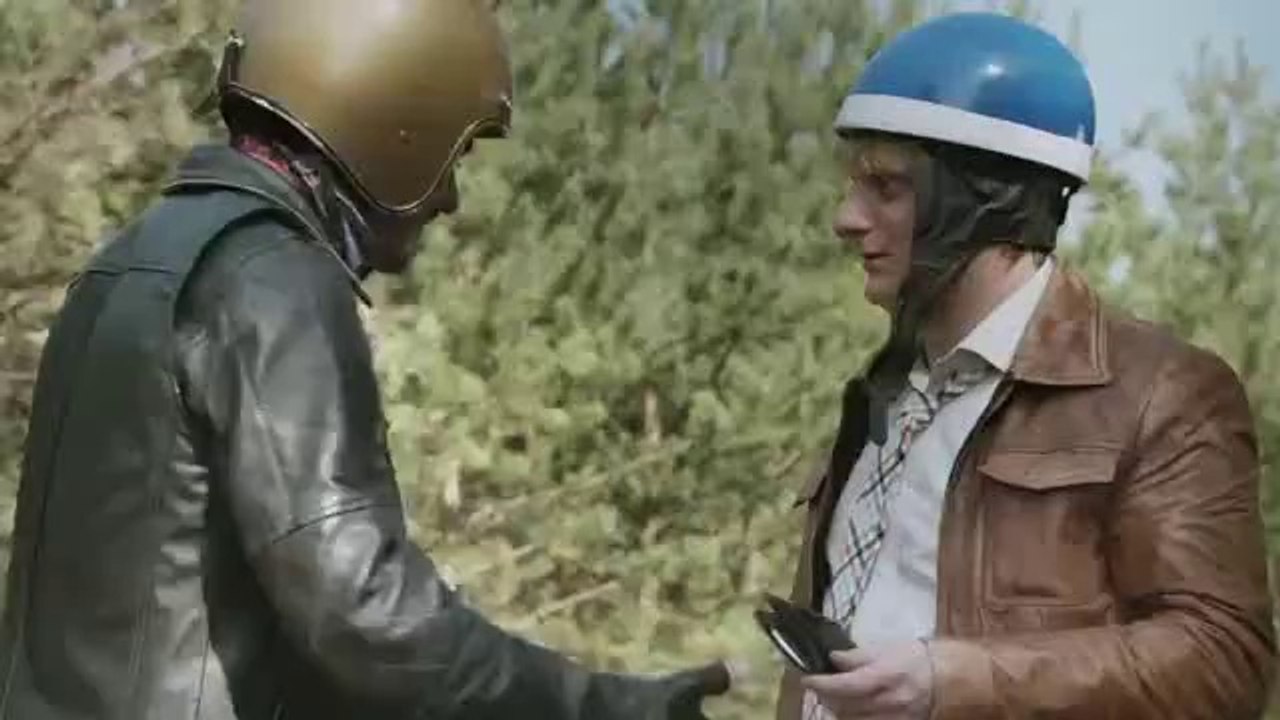 Aldo (et sa Vespa 125 cc) n'a pas bien compris "l'esprit motard"
