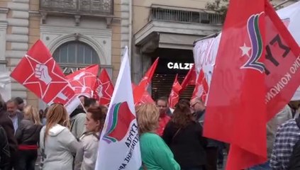 Los griegos se manifiestan contra la visita de Merkel, que no excluye un nuevo rescate