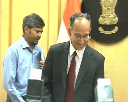 Congress files complaint with EC against Modi