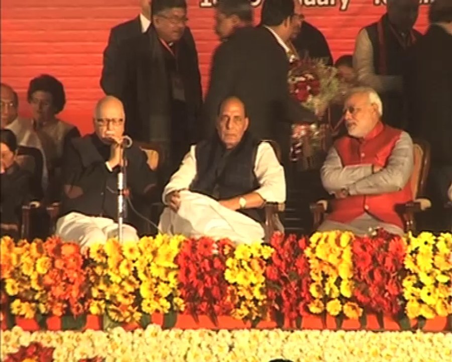 Congress uses Vajpayee against Narendra Modi