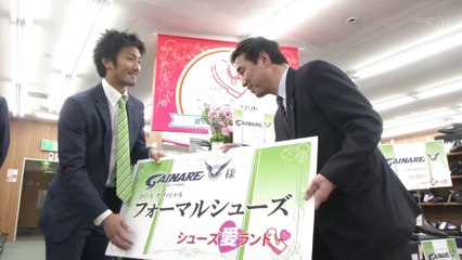 ガイナーレ選手に靴プレゼント