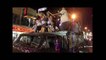 Un feu d'artifice plonge dans le noir un carnaval au Brésil