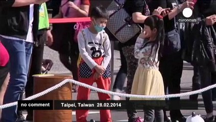 Hundreds of paper pandas delight Taiwan