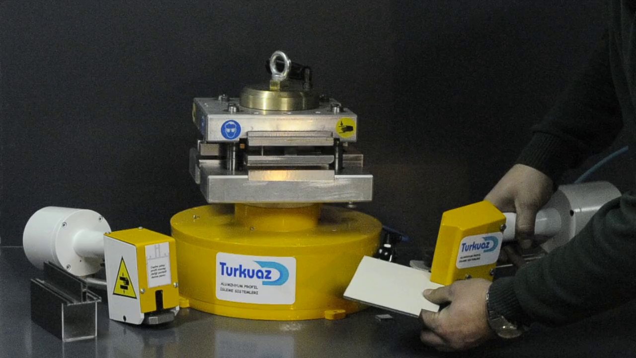 ALUMINUM COMPOSITE PANEL PUNCH