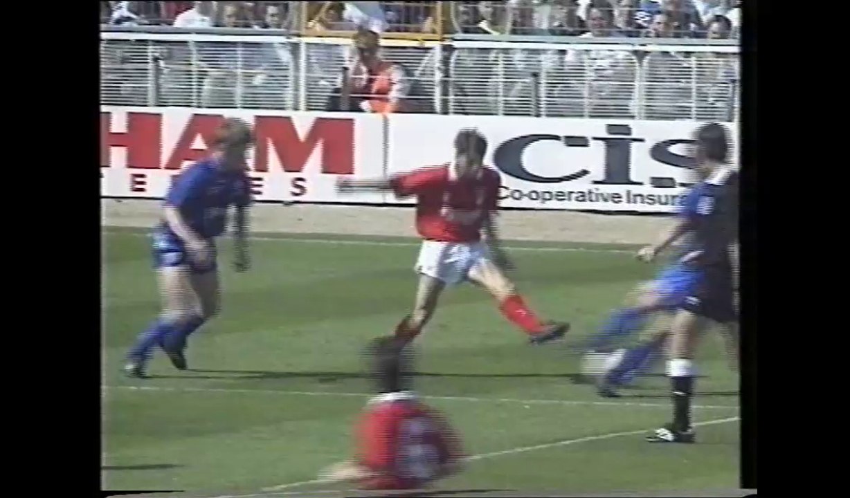 Oldham Athletic v Nottingham Forest League Cup Final 1st Half