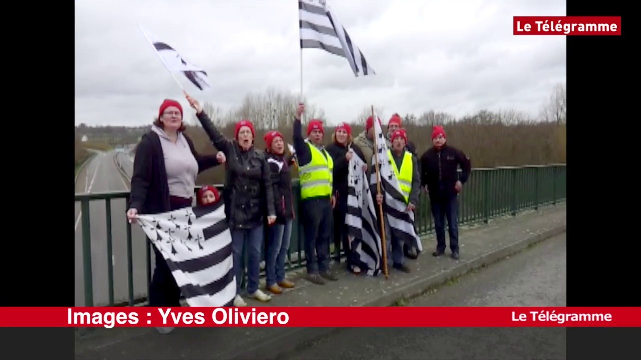 Loudeac. Des  Bonnets rouges sur le pont