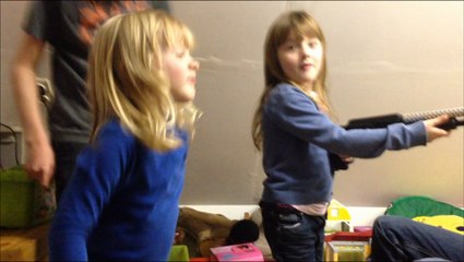 2 meisjes vs 1 bandiet