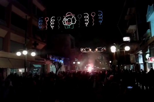ΚΑΡΝΑΒΑΛΙ ΞΑΝΘΗΣ 2014 - ΧΙΛΙΑΔΕΣ ΚΑΡΝΑΒΑΛΙΣΤΕΣ ΣΤΟ ΚΕΝΤΡΟ ΤΗΣ ΠΟΛΗΣ