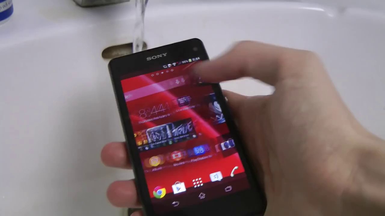 Sony Xperia Z1 Compact   Red Bull = Awesomeness!