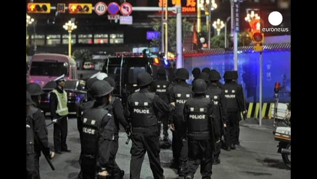 China: asesinadas a machetazos 29 personas en una estación de tren