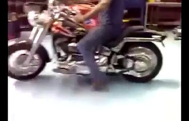 Dumb guy riding a Harley... FAIL!