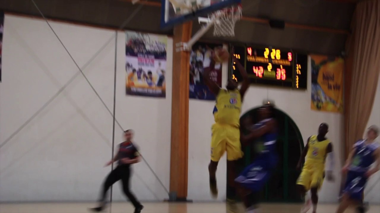 Kevin Tshefu (Coulommiers) au dunk