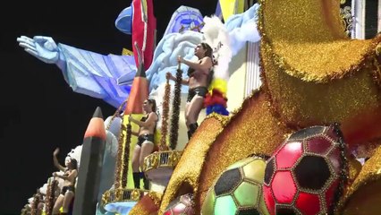Brésil: Ronaldo, star du Carnaval de Sao Paulo