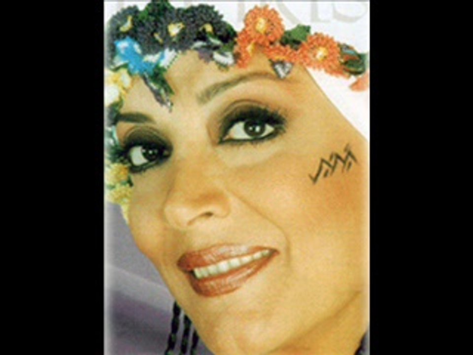 Belkıs Akkale - Bir Güzelin Aşığıyım Erenler