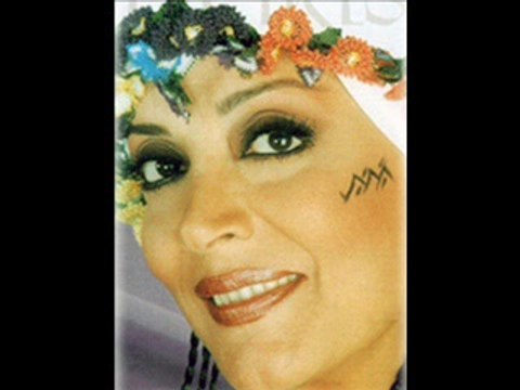 Belkıs Akkale - Bir Güzelin Aşığıyım Erenler