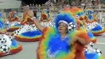 Fútbol, batucada y lluvia, inundan el sambódromo de Sao Paulo