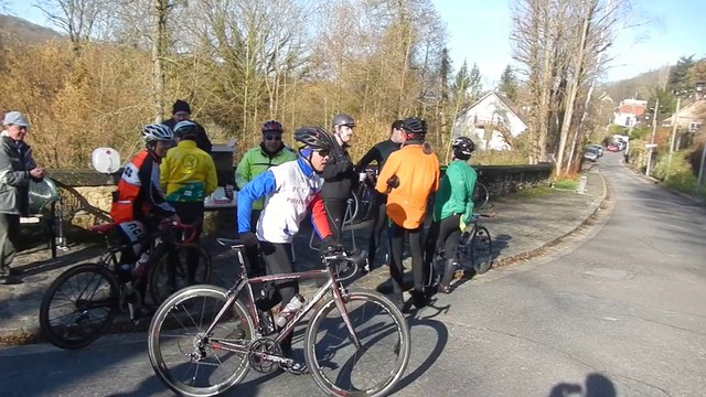 Pause au Château Fort Rallye ALex Singer 2014 (Vélo Vintage @ Gogo)