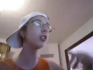 Voici Casquette à l'envers interprété par Damien du 64..