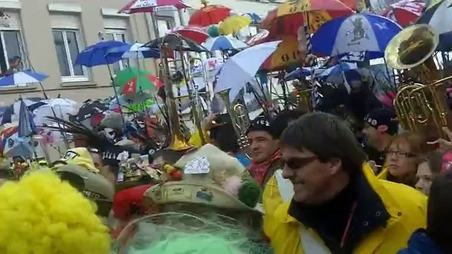 Le coup d'envoi du carnaval de Dunkerque en présence du maire, Michel Delebarre.