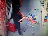Videos de Risa: Pillada cagando en una papelera del supermercado (tepillao.com)