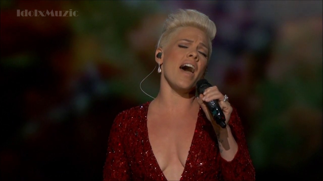 [HD] P!nk - Somewhere Over The Rainbow - Oscars...