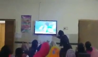 Girls reaction last night when AFRIDI hit. Two Sixes Must watch