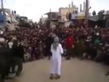 ( فديو / لحظة قطع المتطرفين الاسلامين فى سوريا ليد شخص اتهم بالسرقة ( مفزع جدا