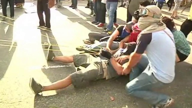 A Caracas, balles en caoutchouc contre frondes géantes