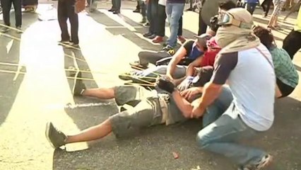 A Caracas, balles en caoutchouc contre frondes géantes