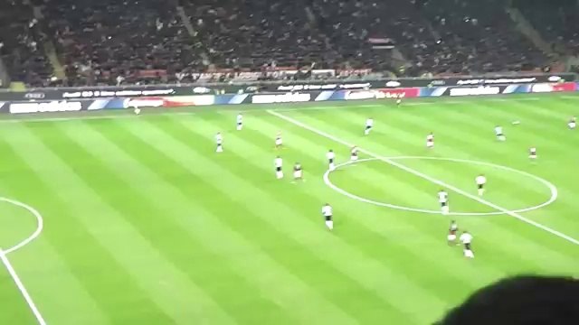 Tifosi MILAN umiliano sugli spalti quelli della Juve