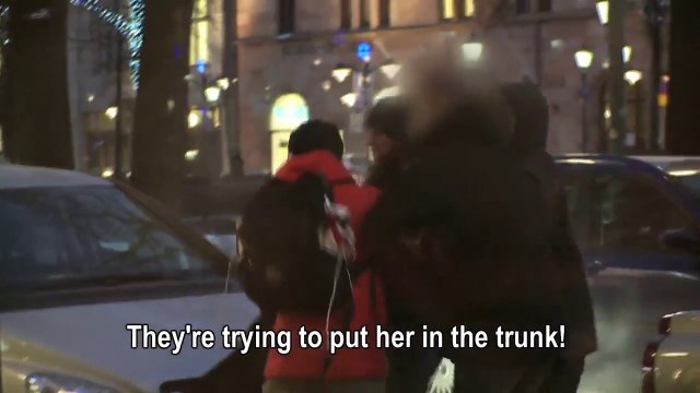 Kidnap Prank! Passerbies are so courageous! Proud...