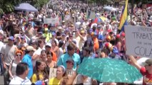 Miles de estudiantes y opositores toman las calles de Venezuela