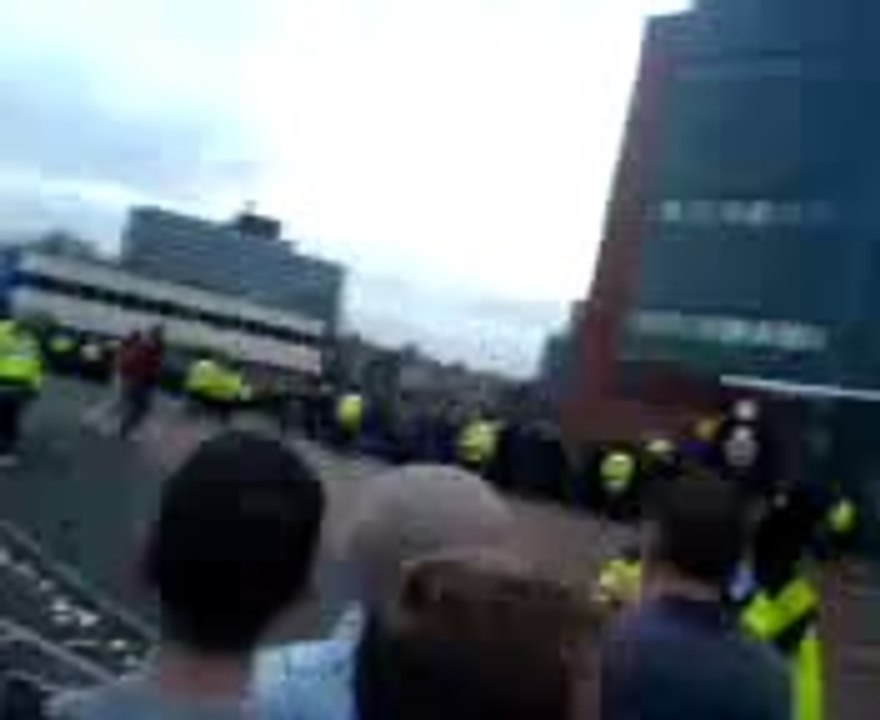 Tifosi Manchester intonano cori sulla Lazio davanti ai romanisti