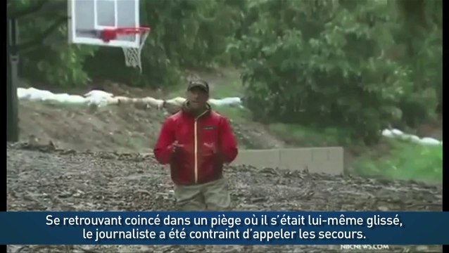 Un journaliste se retrouve coincé dans la boue en plein reportage