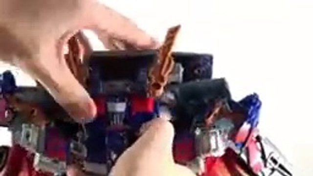 Video Review of the Transformers 3 Dark of the Moon (DOTM) ; Ultimate Optimus Prime