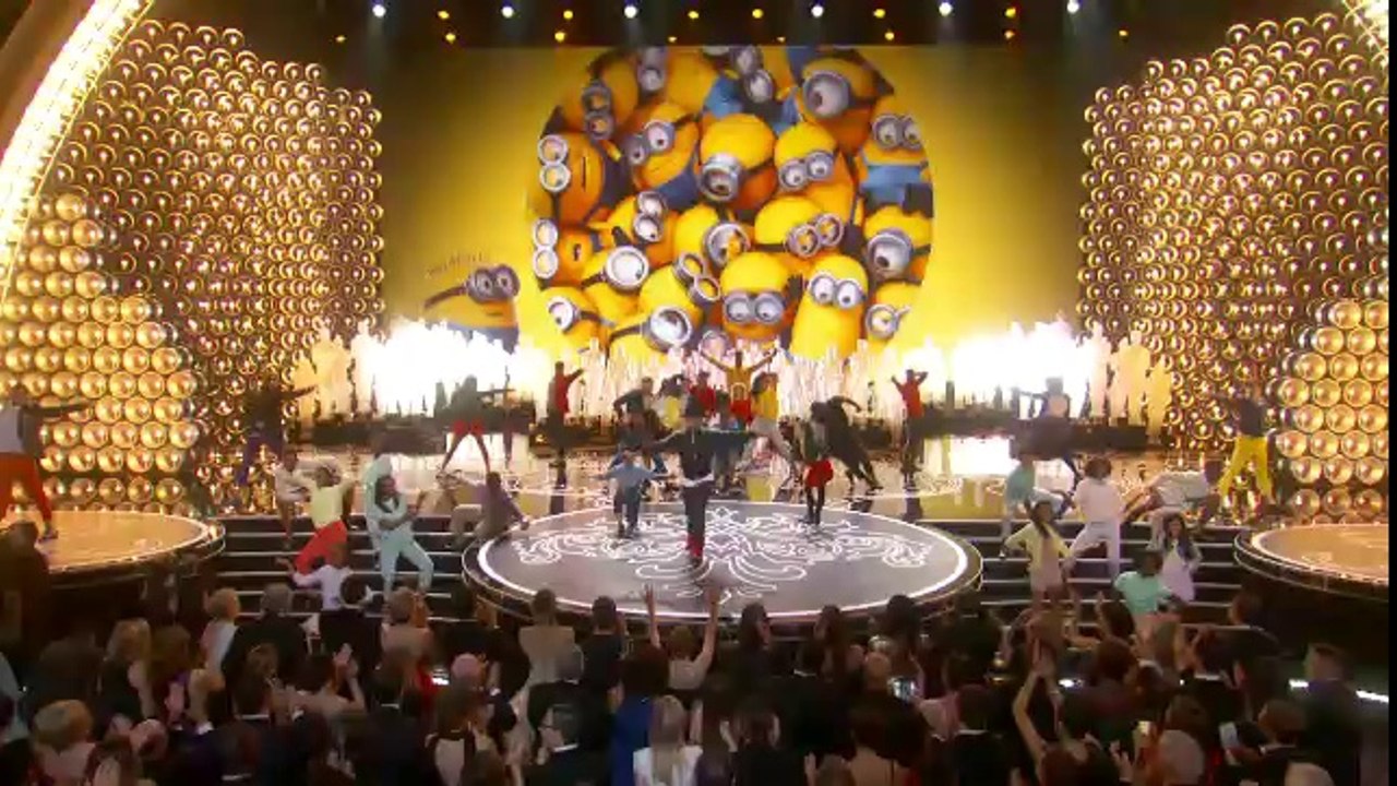 Pharell Williams Happy  live at the oscars