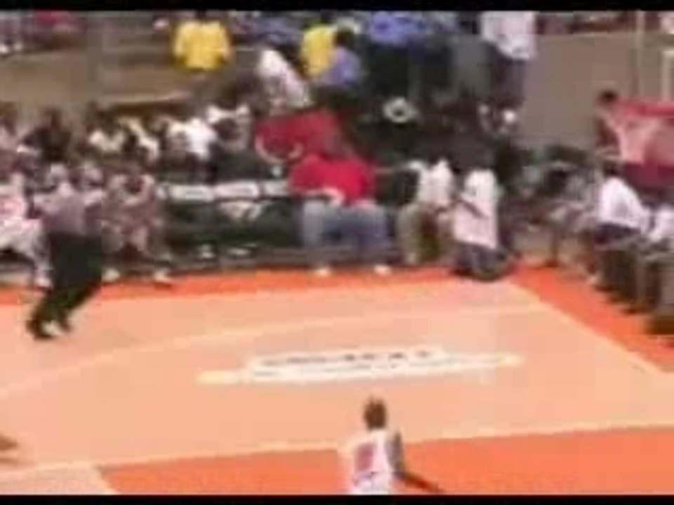 Dunk 720 and1 basket ball