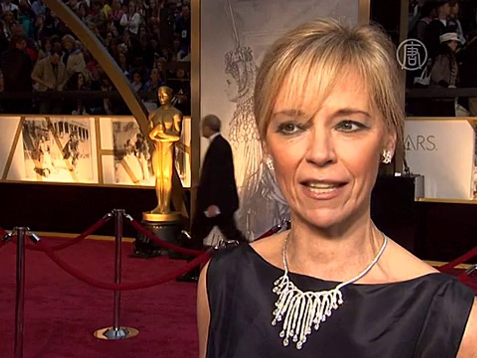 Звёзды кино блеснули нарядами на красной дорожке