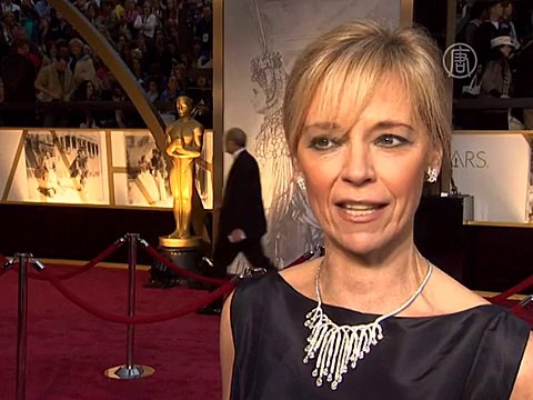 Звёзды кино блеснули нарядами на красной дорожке