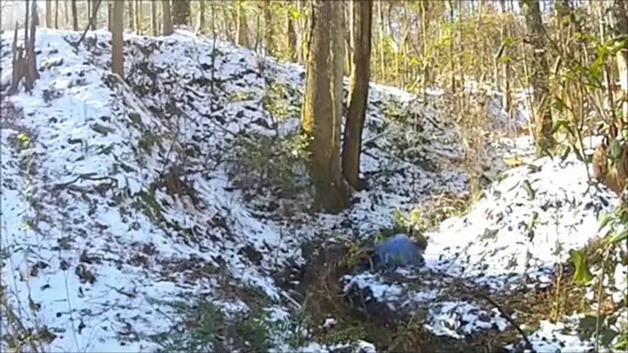 Saut par dessus un ruisseau qui se termine en faceplant