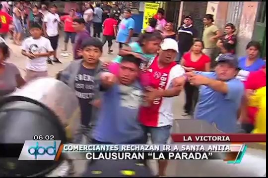 Tensión en La Parada: Más de 1500 comerciantes se mantienen atrincherados (1/2)