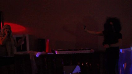 Anabel canta ''Corre'' para Sonia y Kris en @CenaBCN 22 de Febrero de 2014