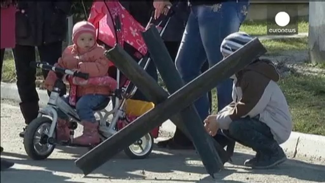 Russia gives Ukraine ultimatum: surrender Crimea bases or face military assault