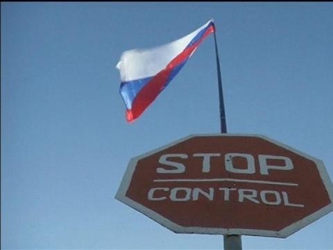 Crimée: la caserne militaire de Parevalnoye est encerclée par des hommes armés - 03/03